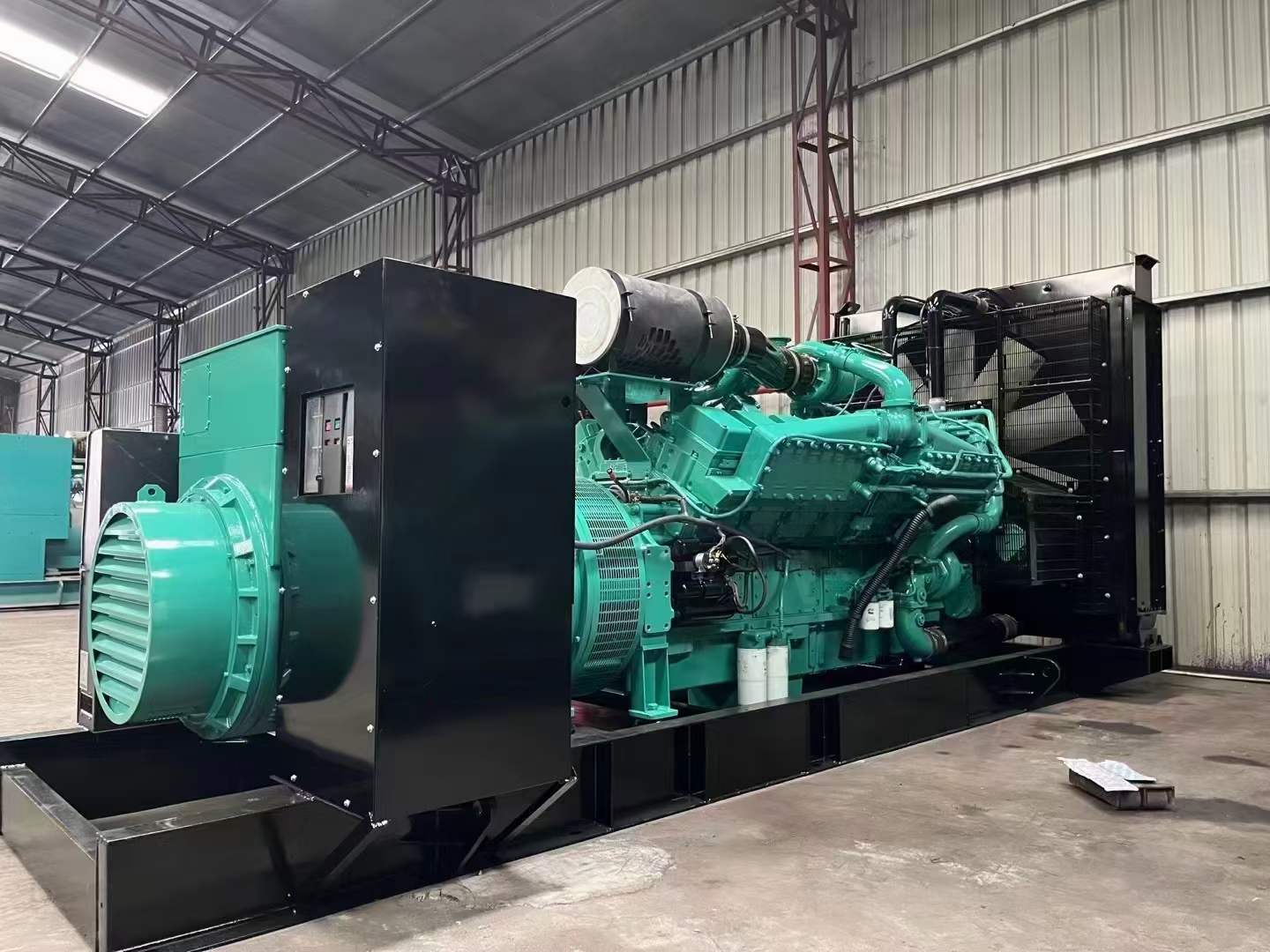 陈巴尔虎如何降低 800kW 柴油发电机输出电流的波动?